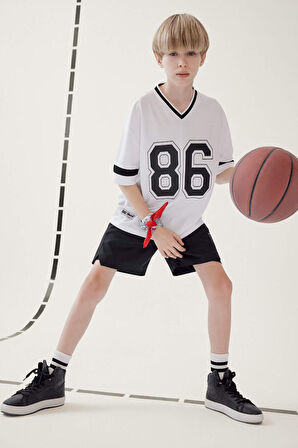 DeFacto Erkek Çocuk Oversize Geniş Kalıp V Yaka Üniversite Baskılı Tül Kısa Kollu Tişört F2412A825HSWT36