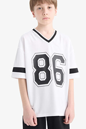 DeFacto Erkek Çocuk Oversize Geniş Kalıp V Yaka Üniversite Baskılı Tül Kısa Kollu Tişört F2412A825HSWT36