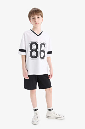 DeFacto Erkek Çocuk Oversize Geniş Kalıp V Yaka Üniversite Baskılı Tül Kısa Kollu Tişört F2412A825HSWT36