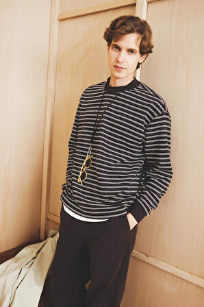 Relax Fit Bisiklet Yaka Çizgili Sweatshirt