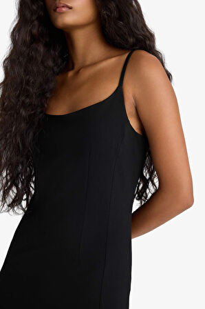 Bodycon Vücudu Saran İnce Askılı Midi Elbise 