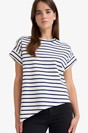 Asimetrik Bisiklet Yaka Çizgili Kısa Kollu Tişört