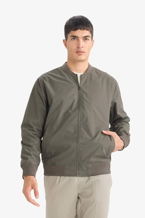 DeFacto Su İtici Slim Fit Bomber Kolej Yaka Fermuarlı Çift Cepli Mevsimlik Mont D7319AX26SPKH522
