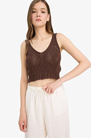 Slim Fit Dar Kesim V Yaka Kroşe Askılı Bluz