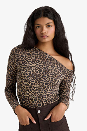 Slim Fit Dar Kesim Tek Omuzlu Leopar Desenli Uzun Kollu Tişört