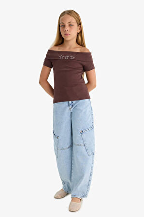 Kız Çocuk Slim Fit Dar Kesim Omuzu Açık Yıldız Desenli Yaka Baskılı Ribana Kısa Kollu Tişört