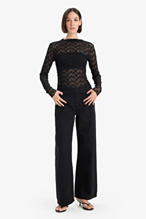 Slim Fit Dar Kesim Kayık Yaka Dantel Uzun Kollu Tişört