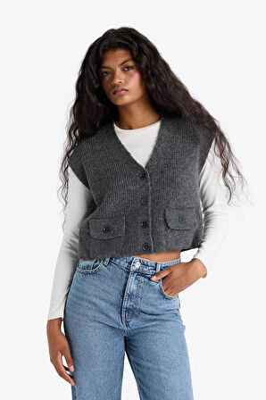 Regular Fit V Yaka Düğmeli Triko Süveter