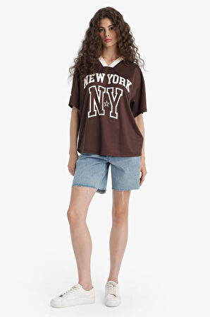 Oversize Geniş Kalıp V Yaka Baskılı Forma Kumaşı Kısa Kollu Tişört