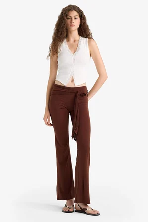 DeFacto Flare Fit Normal Bel Bağlamalı Standart Boy Pantolon F8196AX25SMBN341