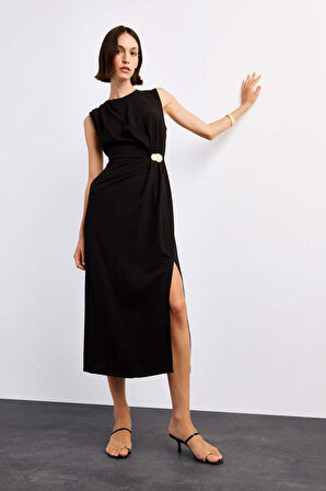 Fitted Toka Detaylı Poplin Kolsuz Yırtmaçlı Midi Elbise