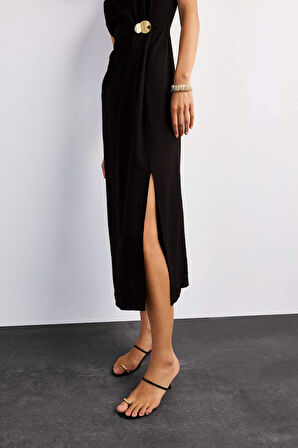 Fitted Toka Detaylı Poplin Kolsuz Yırtmaçlı Midi Elbise