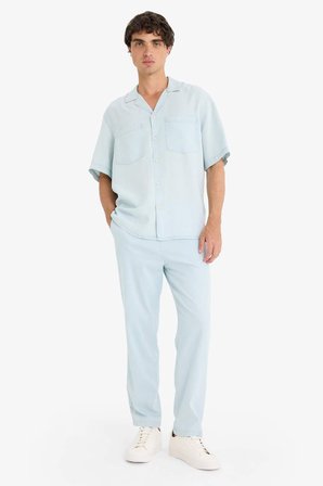 DeFacto Relax Fit Pamuklu Akışkan Kumaş Kısa Kollu Gömlek E1388AX25SMNM63
