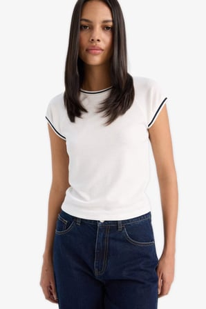 DeFacto Slim Fit Dar Kesim Bisiklet Yaka Ribana Kısa Kollu Tişört E6992AX25SPER105