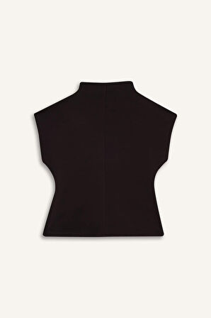 Slim Fit Dar Kesim Yarım Balıkçı Yaka Pike Kolsuz Bluz