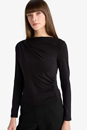 Slim Fit Dar Kesim Kayık Yaka Uzun Kollu Tişört