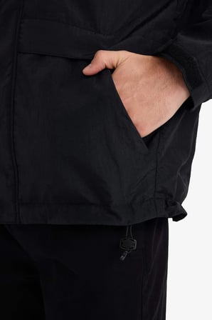DeFacto REGULAR FIT Su İtici Kapüşonlu Yağmurluk D6305AX26SPBK27