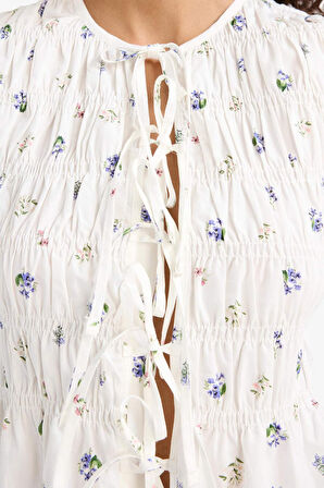 Fitted Bisiklet Yaka Çiçek Desenli Önden Bağlamalı Poplin Kolsuz Bluz