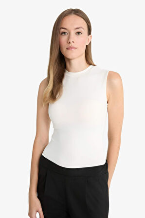 Slim Fit Dar Kesim Yarım Balıkçı Yaka Kolsuz Çıtçıtlı Body