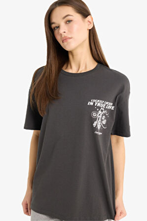 Oversize Geniş Kalıp Bisiklet Yaka Sırt Baskılı Kısa Kollu Tişört