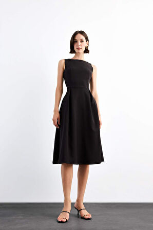 Puantiye Kolsuz Bilek Boy Elbise