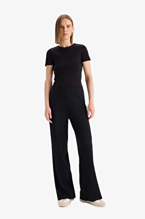 DeFacto Slim Fit Dar Kesim Bisiklet Yaka Basic Düz Kısa Kollu Siyah Tişört F3535AX25SMBK81