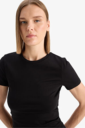 DeFacto Slim Fit Dar Kesim Bisiklet Yaka Basic Düz Kısa Kollu Siyah Tişört F3535AX25SMBK81