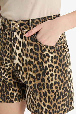 DeFacto Normal Bel Leopar Desenli Kısa Paça Gabardin Şort F3100AX25HSBK81