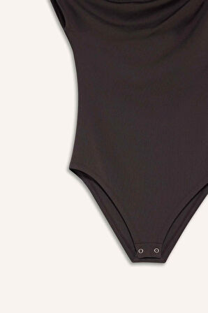 Slim Fit Dar Kesim Asimetrik Bluz