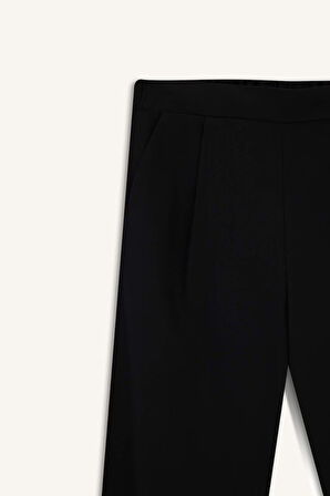 Regular Fit Cep Detaylı Geniş Paça Pantolon