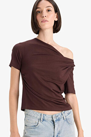 Slim Fit Dar Kesim Kayık Yaka Kısa Kollu Tişört