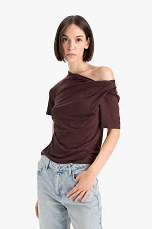 Slim Fit Dar Kesim Kayık Yaka Kısa Kollu Tişört