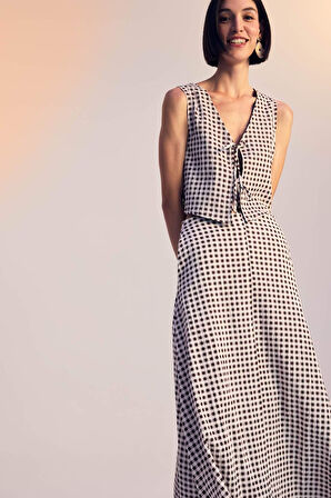 Fitted V Yaka Kareli Bağlamalı Pamuklu Kolsuz Bluz