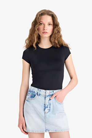 DeFacto Fitted Bisiklet Yaka Basic Düz Kısa Kollu Siyah Tişört F3833AX25SMBK81