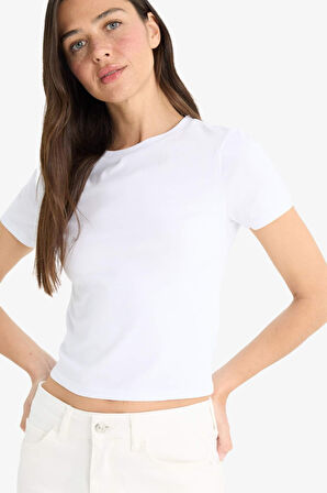DeFacto Slim Fit Dar Kesim Bisiklet Yaka Basic Düz Kısa Kollu Beyaz Tişört F3535AX25SMWT79