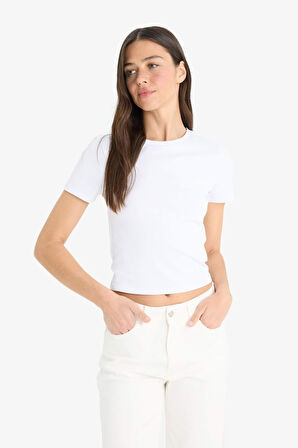 DeFacto Slim Fit Dar Kesim Bisiklet Yaka Basic Düz Kısa Kollu Beyaz Tişört F3535AX25SMWT79