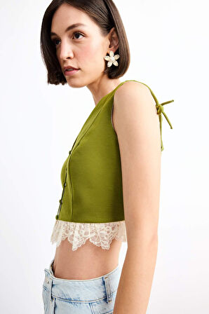 Fitted Düğmeli Dantel Detaylı Yelek 