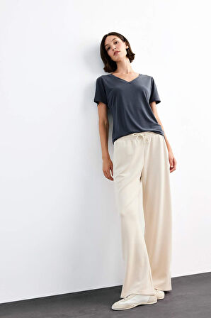 V Yaka Modal Kısa Kollu Tişört