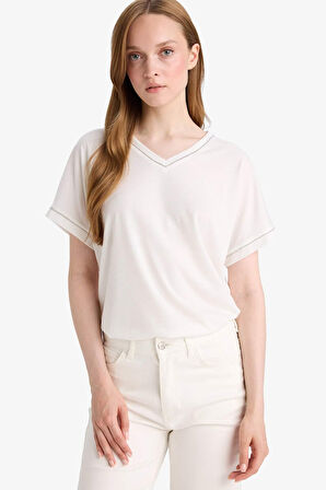 V Yaka Kısa Kollu Tişört