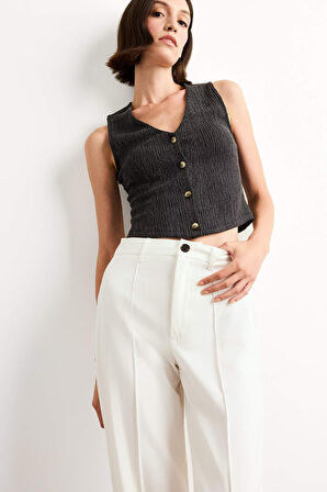 Fitted V Yaka Bürümcük Düğmeli Kolsuz Bluz