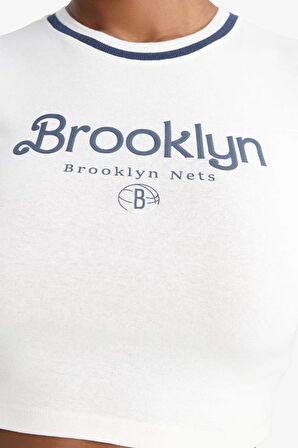 DeFactoFit NBA New York Knicks Slim Fit Dar Kesim Crop Bisiklet Yaka Ribana Kısa Kollu Tişört E3612AX25SMER105