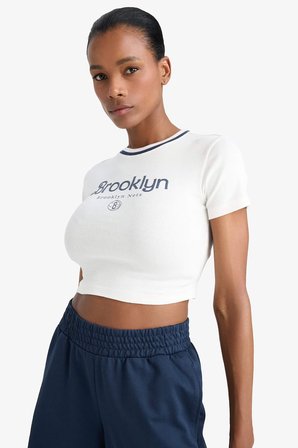 DeFacto NBA New York Knicks Slim Fit Dar Kesim Crop Bisiklet Yaka Ribana Kısa Kollu Tişört E3612AX25SMER105