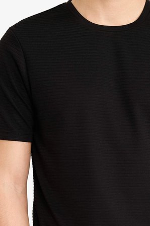 DeFacto Slim Fit Bisiklet Yaka Kısa Kollu Basic Tişört M6608AZ26SPBK81