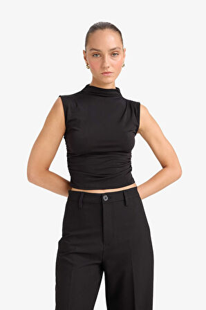 Slim Fit Dar Kesim Yarım Balıkçı Yaka Kolsuz Bluz
