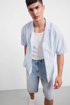 DeFacto Relax Fit Apaş Yaka Baskılı Dokuma Çizgili Kısa Kollu Gömlek F5747AX25AUBE299
