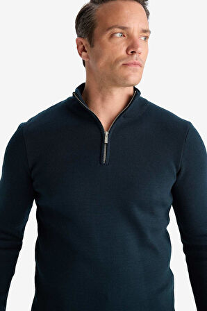 Standart Fit Yarım Fermuarlı Triko Kazak