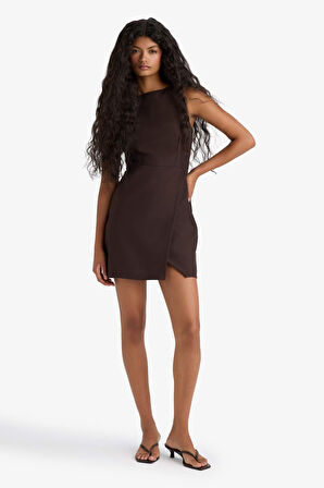 Kare Yaka Kolsuz Mini Elbise