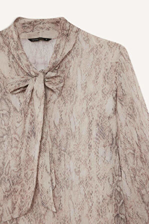 Regular Fit Fiyonk Yaka Yılan Desenli Şifon Uzun Kollu Bluz