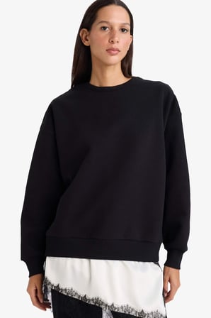 DeFacto Relax Fit Bisiklet Yaka Etek Ucu Dantel Detaylı Sweatshirt G8595AX25CWBK81