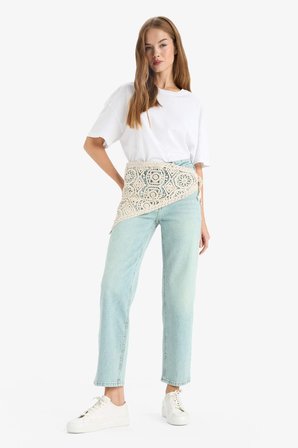 Comfort Straight Normal Bel Nakış Detaylı Bilek Boy Jean Yıkamalı Pantolon G2216AX25WNNM28